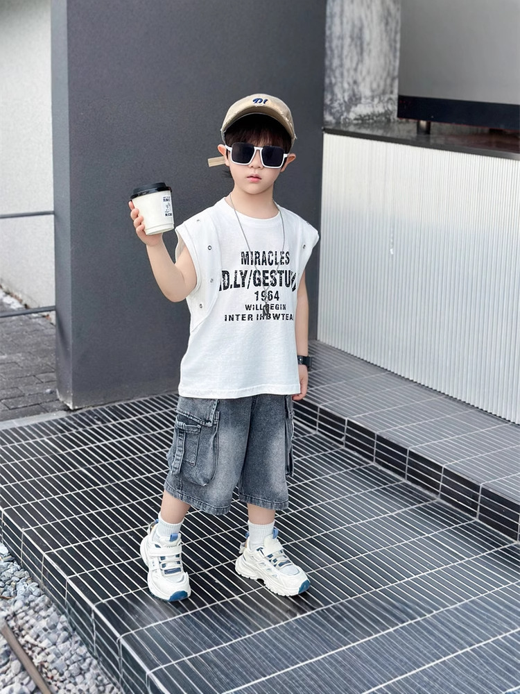 8105 Traje sin mangas de verano para niños 2025 verano nuevo estilo para niños estilo coreano pantalones cortos de mezclilla guapos ropa coreana