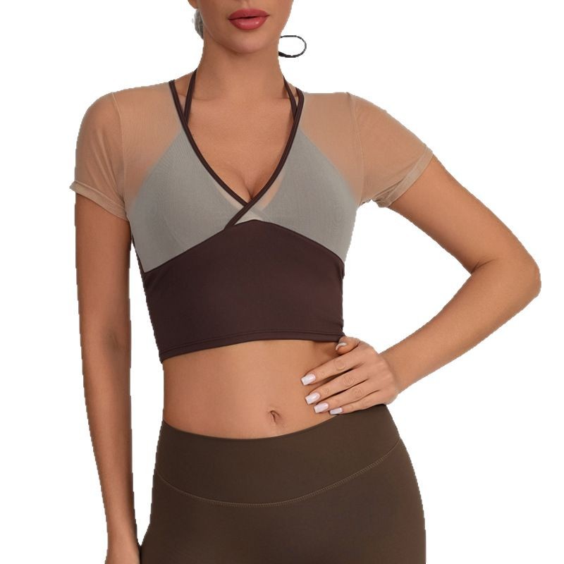 Nueva ropa deportiva de acondicionamiento de la mujer cuello profundo V con cojín de pecho hilo de malla empalmado de color contrastante cintura alta camiseta de manga corta seca rápida en stock