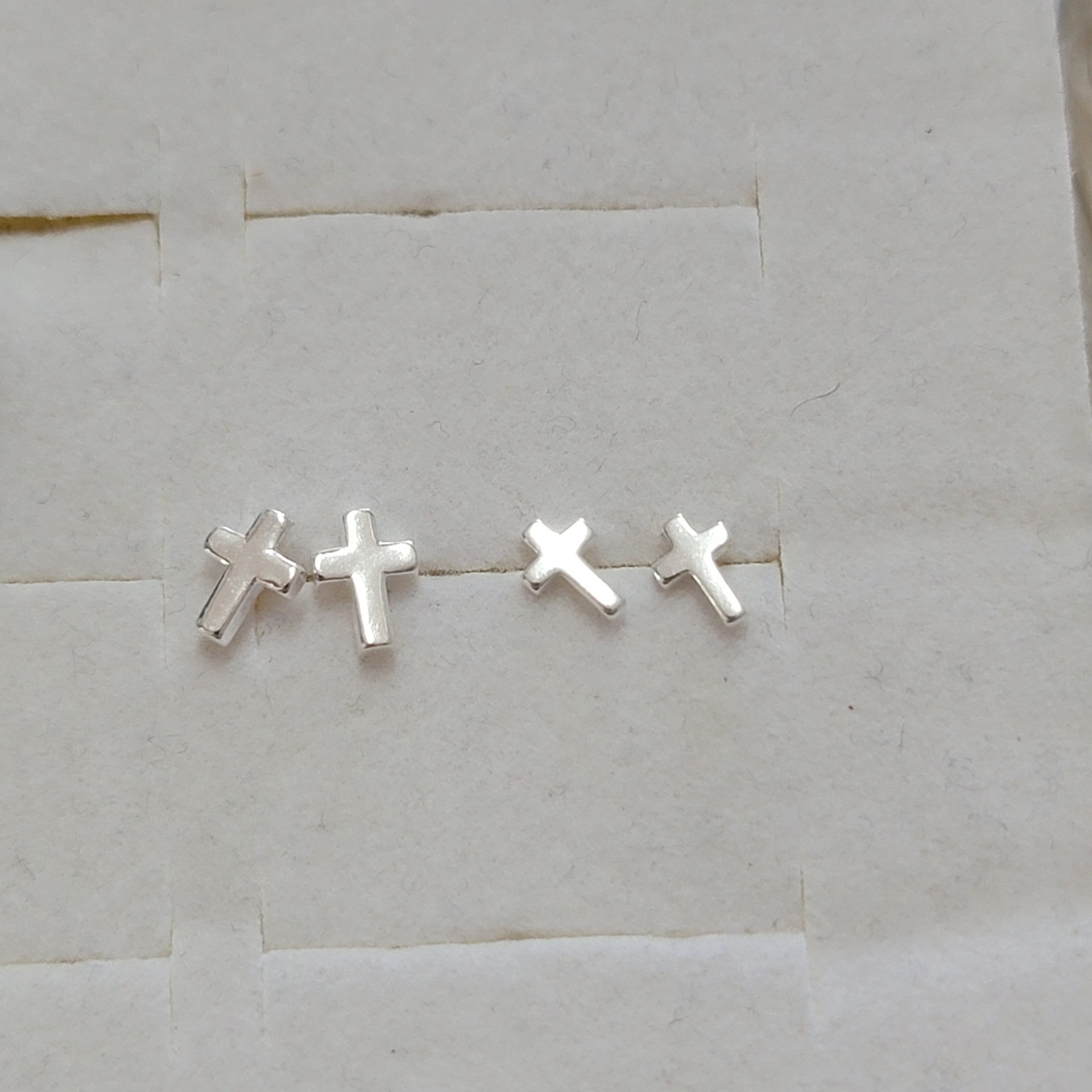 1g Weight 925 Sterling Silver Ear Needle Material Ear Studs Classification 1 Pair Quantity Holiday, Daily Occasion 925 Sterling Silver Material Cross Pattern Unisex Gender Simple Style Style 1 Pair 925 Sterling Silver Cross Ear Studs 1