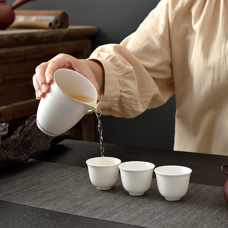 羊脂玉陶磁器の公道の杯の家庭用事務室の均等な杯は茶器の中国式の熱防止の白磁の茶道の部品の卸売りを分けます。|undefined