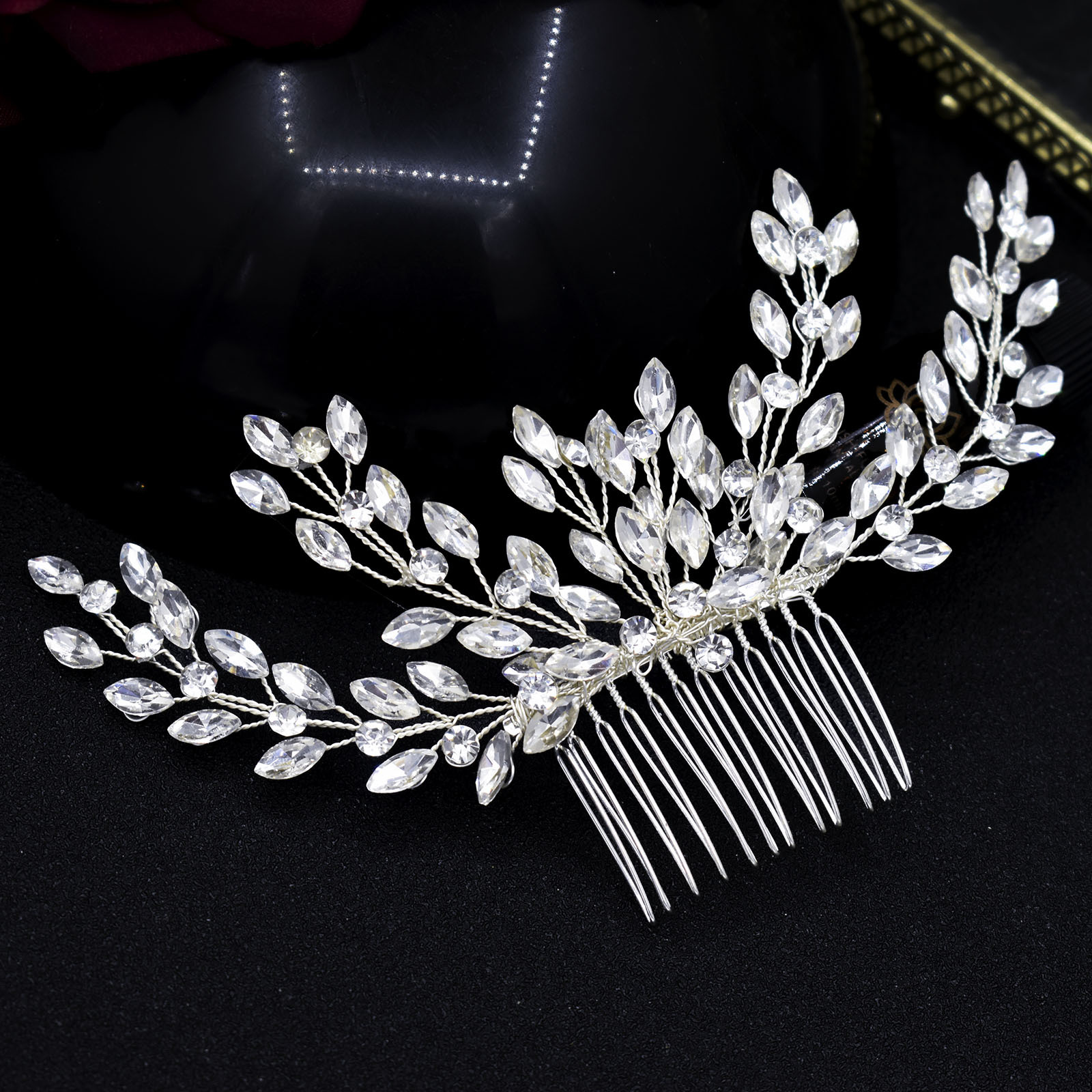 Women's Elegant Sweet Flower Rhinestone Insert Comb display picture 2