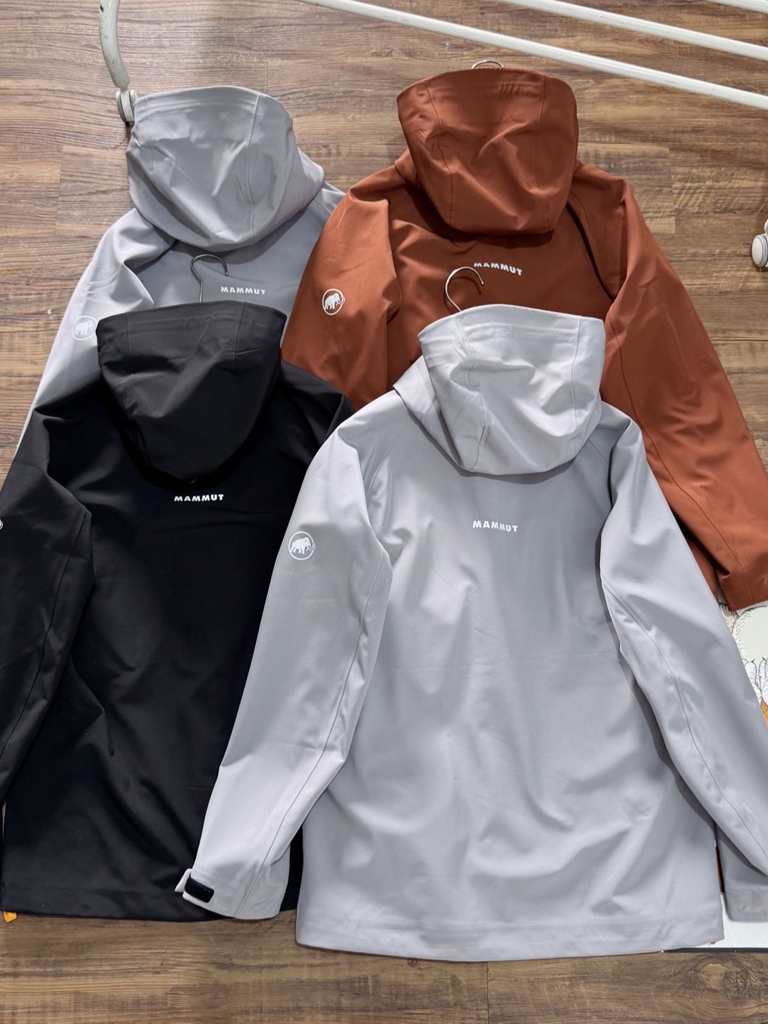 Mamut pareja 3K deportes al aire libre aves a prueba de viento impermeable con capuz de capa suave abrigo de asalto chaqueta