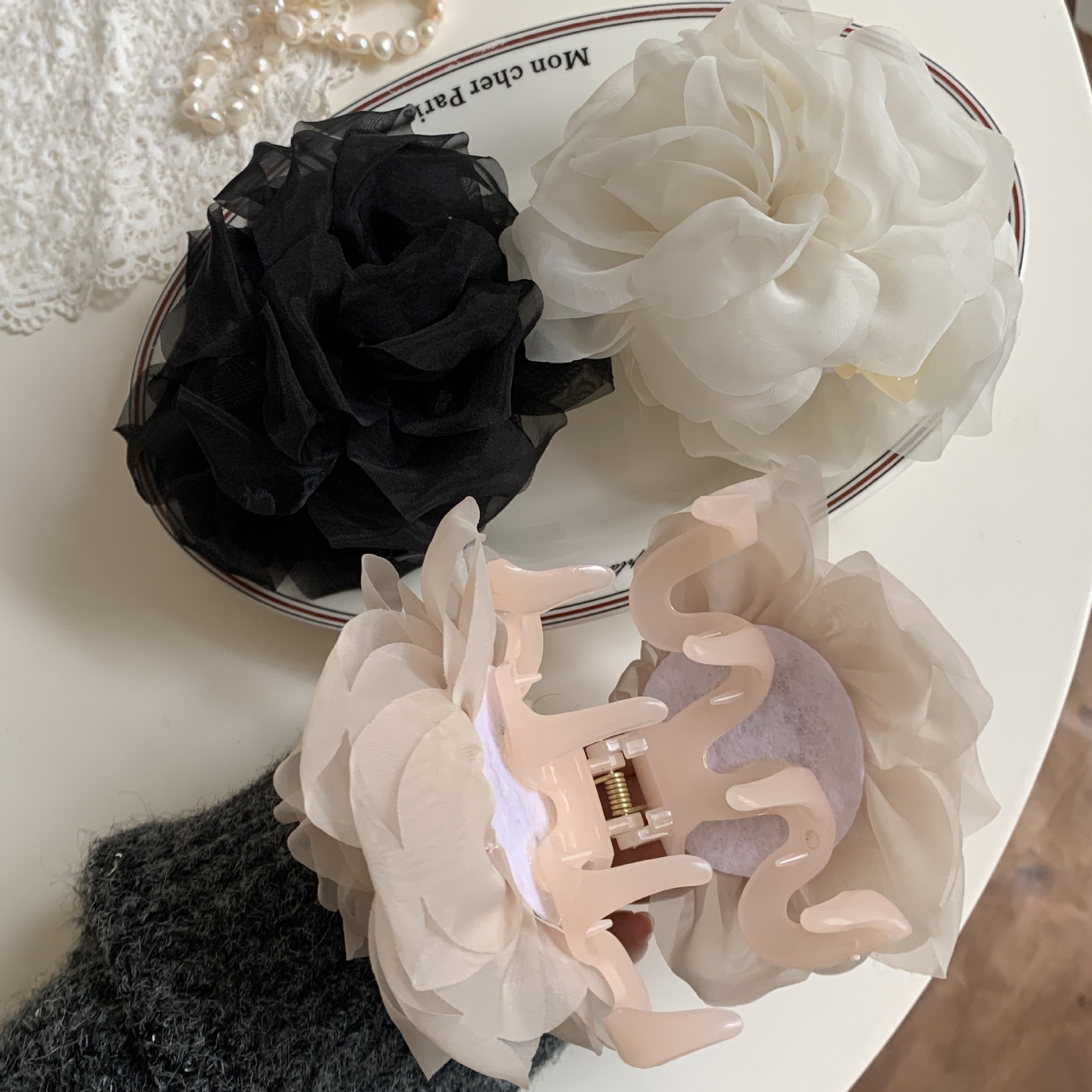 Women's Gender Retro Classic Style Women's Flower Cloth Hair Claws