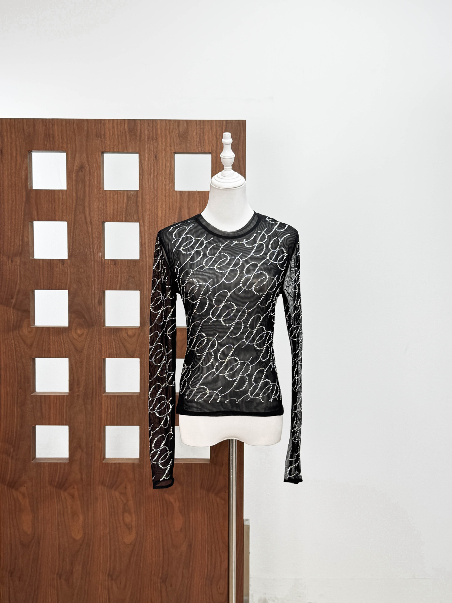 23 verano nuevo diseño sentido nicho versátil estiramiento SLIM-Fit camisa inferior de manga larga ver a través de tul rhinestone Camiseta cuello redondo image 8