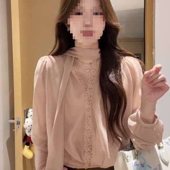 Korean-style elegant lace spliced V-neck shirt for women, new autumn 2025 fashion, versatile long-sleeve top for commuting