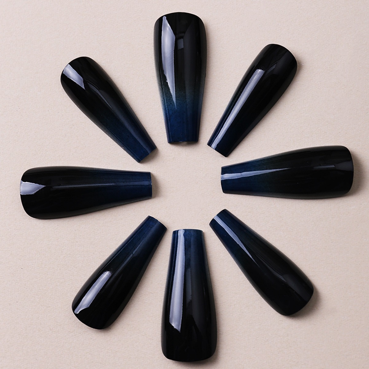 FUENTE Ventas directas de fábrica caliente chica azul blanco pieza de uñas desgaste manicura de uñas de longitud media desmontable desgaste pieza de uñas