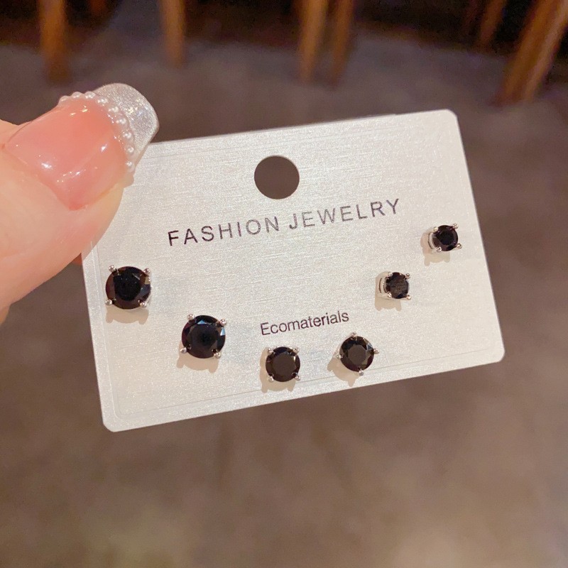 Pendientes cortos con microincrustaciones de circonita para cabello corto, estilo coreano y japonés, modernos y versátiles, juego de tres piezas de pendientes sencillos para mujer.