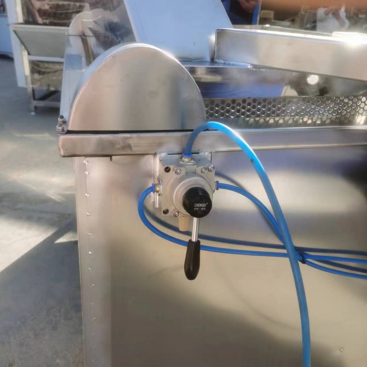 蒸汽款蘑菇漂烫方形翻筐出料锅 蒸汽加热自动翻筐烫池煮锅