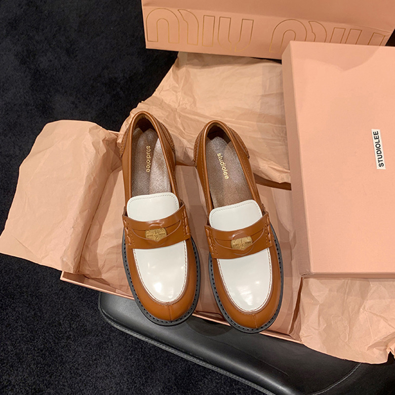 2024 otoño cabeza redonda pequeña hebilla de oro zapatos individuales tacones gruesos zapatos de cuero de suela gruesa estilo británico zapatos Lefu mujeres ligeras