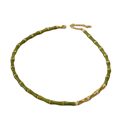 Trendy Chinese-style niche design: Fresh olive-green jade, bamboo-section bead necklace—simple, short, and perfect as a collarbone chain.