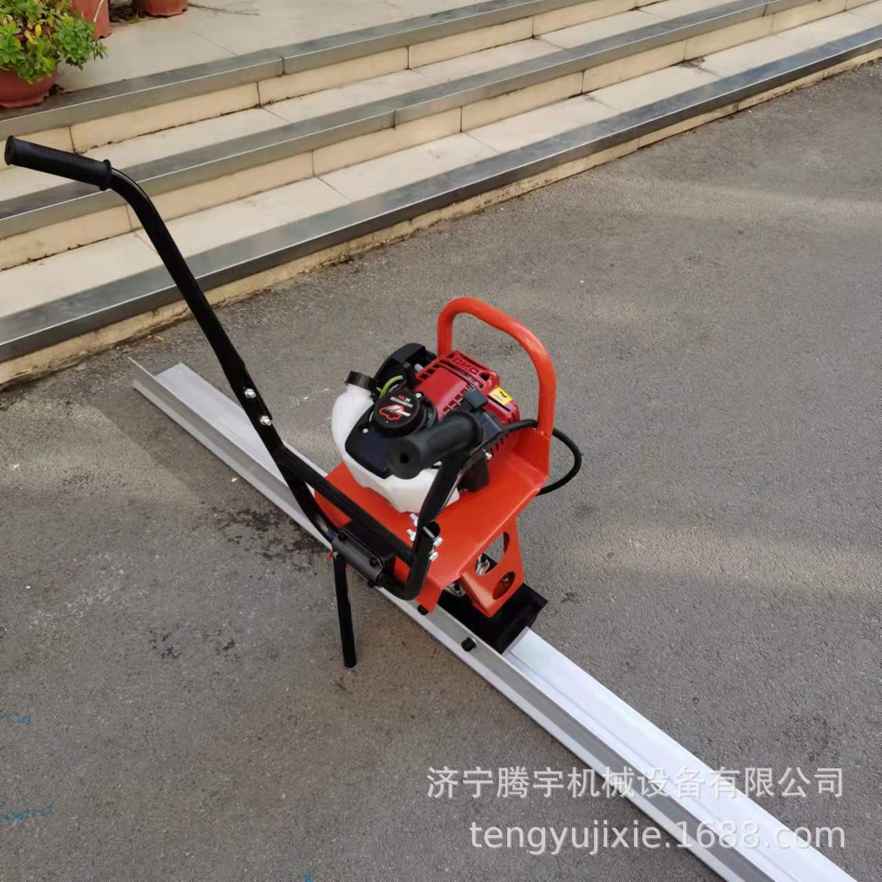 震动尺生产 腾宇手扶汽油振动尺大量 3米汽油刮平尺图抹光机高效