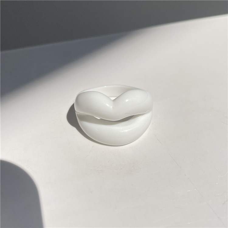 Lips Pattern All Seasons Season 1 Piece Personality Funny Lips Resin Women's Rings