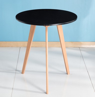 Negociación nórdica, recepción, combinación de mesas y sillas, balcón doméstico simple, mesa redonda pequeña de madera maciza, silla de tienda de té con leche de café