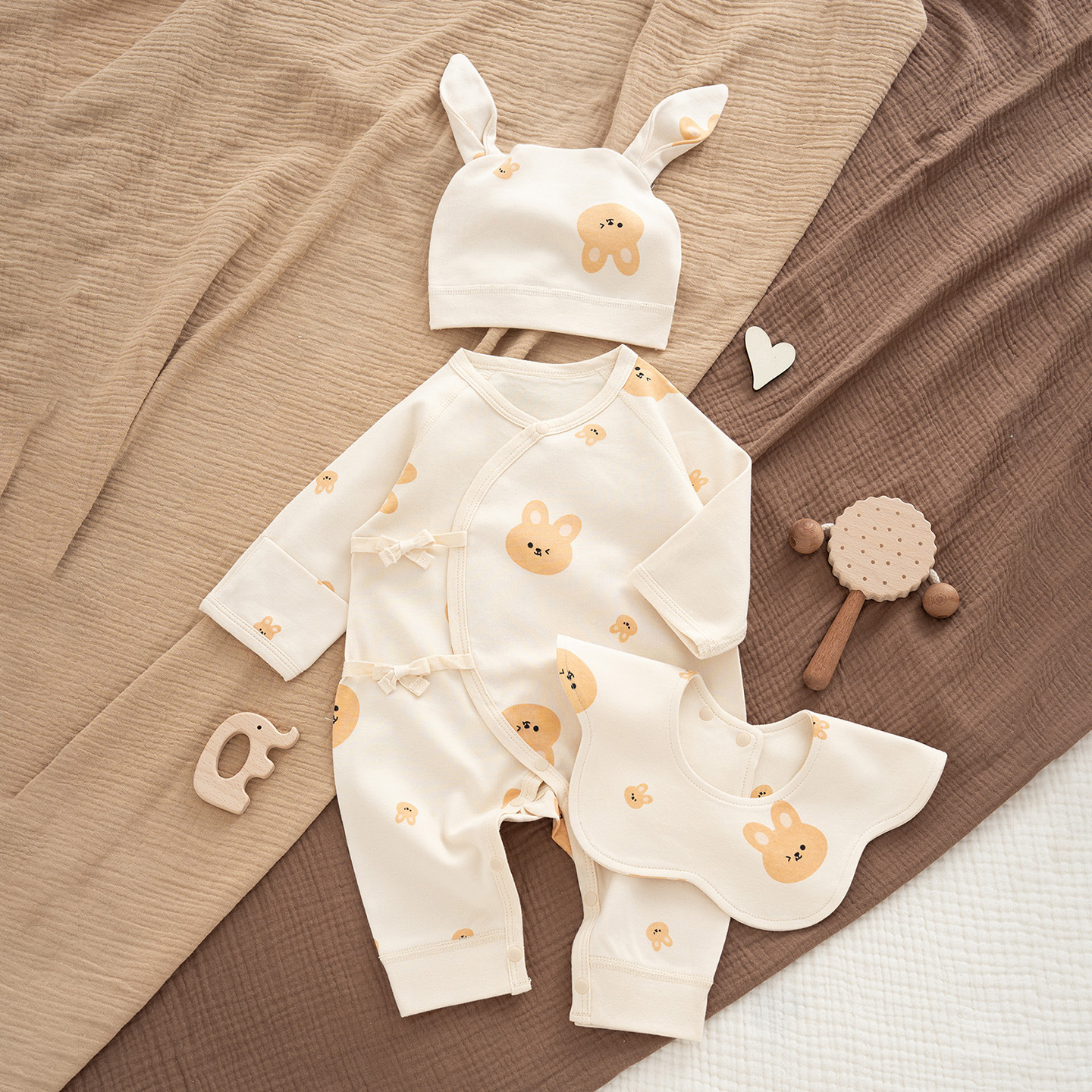 All printed bunny khaki 3-piece set