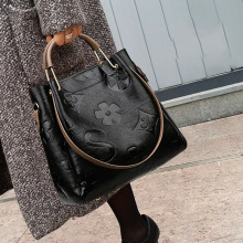 大容量包包女2024新款通勤真皮女包头层牛皮软皮托特水桶包高级感