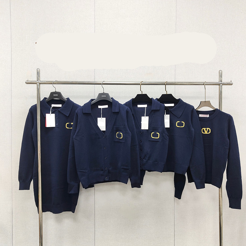 24 Autumn New Xizang Blue Slim Crewneck Long Sleeve Letter Fashion Age-reducing Sweet Knitted Shirt Women's Top