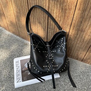 This year's popular snowflake rivet bucket bag 2025 spring and summer new fashion hand carrying oblique soft leather women's bag