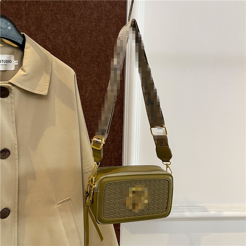 Bolso de mujer de comercio exterior, bolso cuadrado de color sólido simple, bolso de hombro de mano de 2024 nuevo estilo universal.