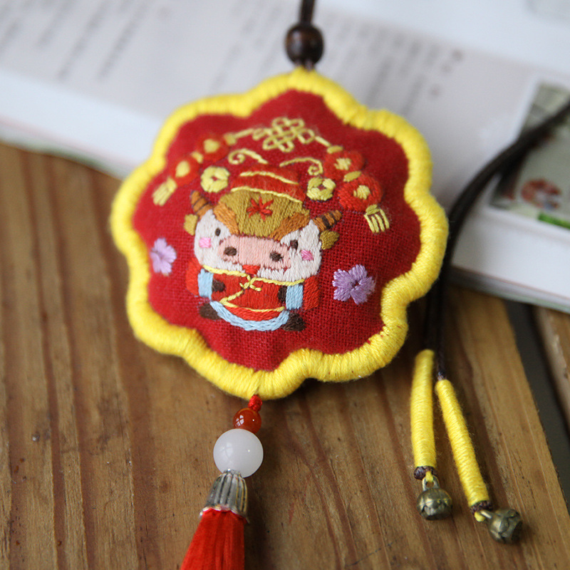 Año Nuevo bordado DIY material hecho a mano paquete xingshi bolsita principiante 12 Zodiaco adornos de coche Lotus bolsa bolsita