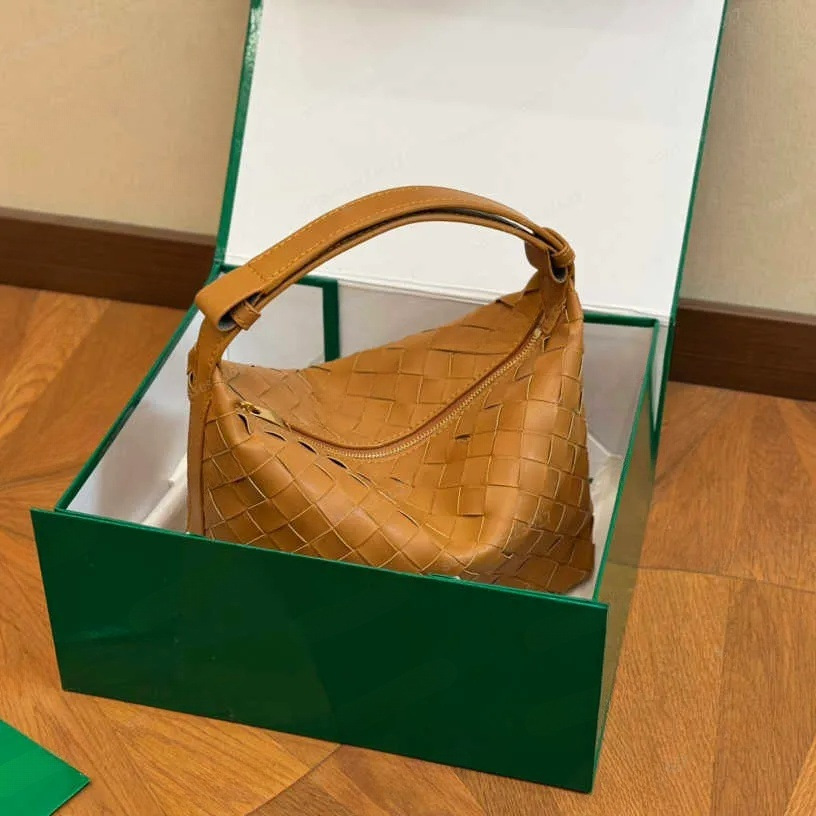 Spot Bv Cowhide Woven Bag Fashionable Lunch Box Bag Genuine Leather Women's Bag Hand-Woven Handbag Vegetable Basket Bag