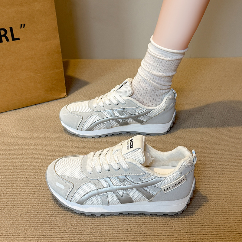 Productos europeos de otoño de 2025 nuevos zapatos de entrenamiento de suela gruesa, zapatos deportivos casuales transpirables, zapatos de moda versátiles