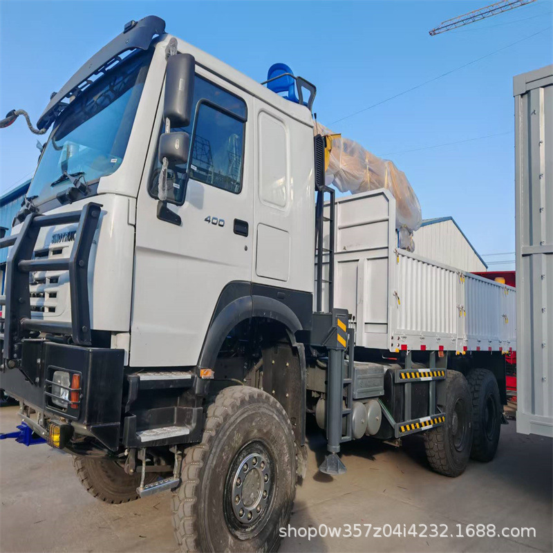 出口非洲二手豪沃自卸车10轮 12轮371马力直臂随车吊折叠吊