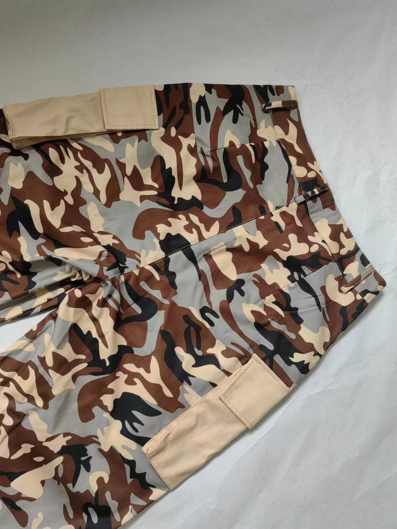 Ropa de mujer, mono holgado de cintura alta con estampado de camuflaje, con múltiples bolsillos, estilo urbano_voghion.com