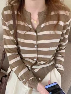 春と秋の女性のためのオリジナルの柔らかくワックスのようなニットセーター、スリムで多用途、シックでハイエンドのカーディガンジャケット卸売|undefined