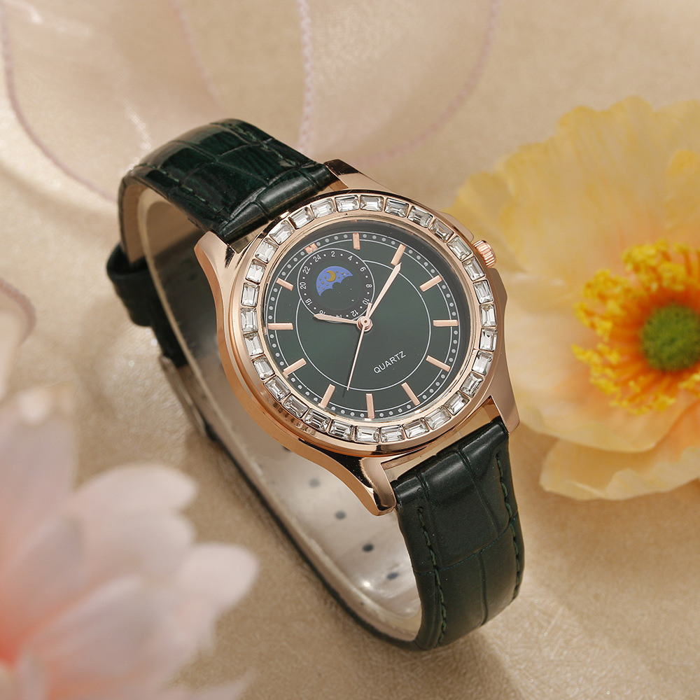 Cost performance  New Business and Leisure Inlaid Men's Belt High end Fashion Full Diamond Style Women's Quartz Watch_voghion.com