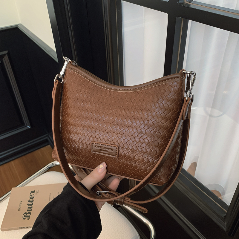 Nicho transfronterizo bolsos debajo de las axilas mujeres otoño invierno 2025 nuevo retro versátil mochila coreano tejido bolso de hombro