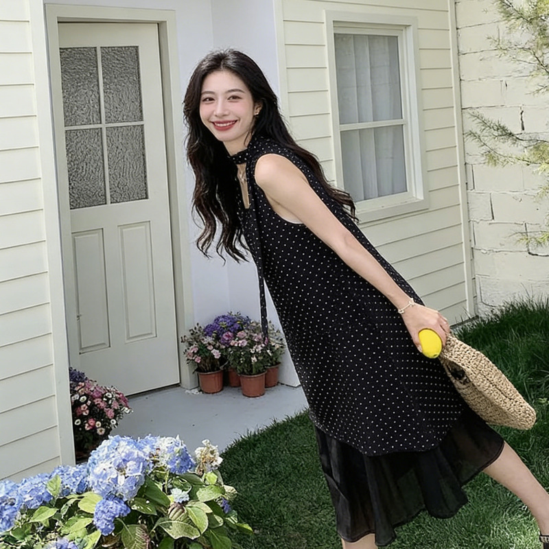 French Retro Black Polka Dot Halter Neck Sleeveless Dress for Women, Summer Loose Fit, Slimming, Gentle Style, Mid-Length Dress, Trendy French Retro Black Polka Dot Halter Neck Sleeveless Dress for Women, Summer Loose Fit, Slimming, Gentle Style, Mid-Length Dress, Trendy