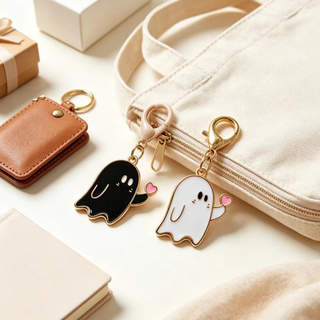 Halloween Little Ghost Heart Keychain Couple Set Ins Style Black and White Contrast Alloy Pendant Creative Gift