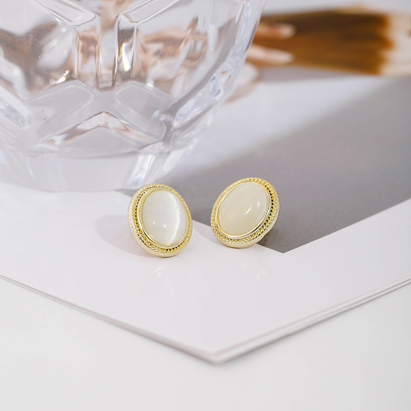 s925-silver-thick-plated-cats-eye-round-earrings-ear-studs-female-temperament-hong-kong-style-retro-high-end-niche-fashion-jewelry