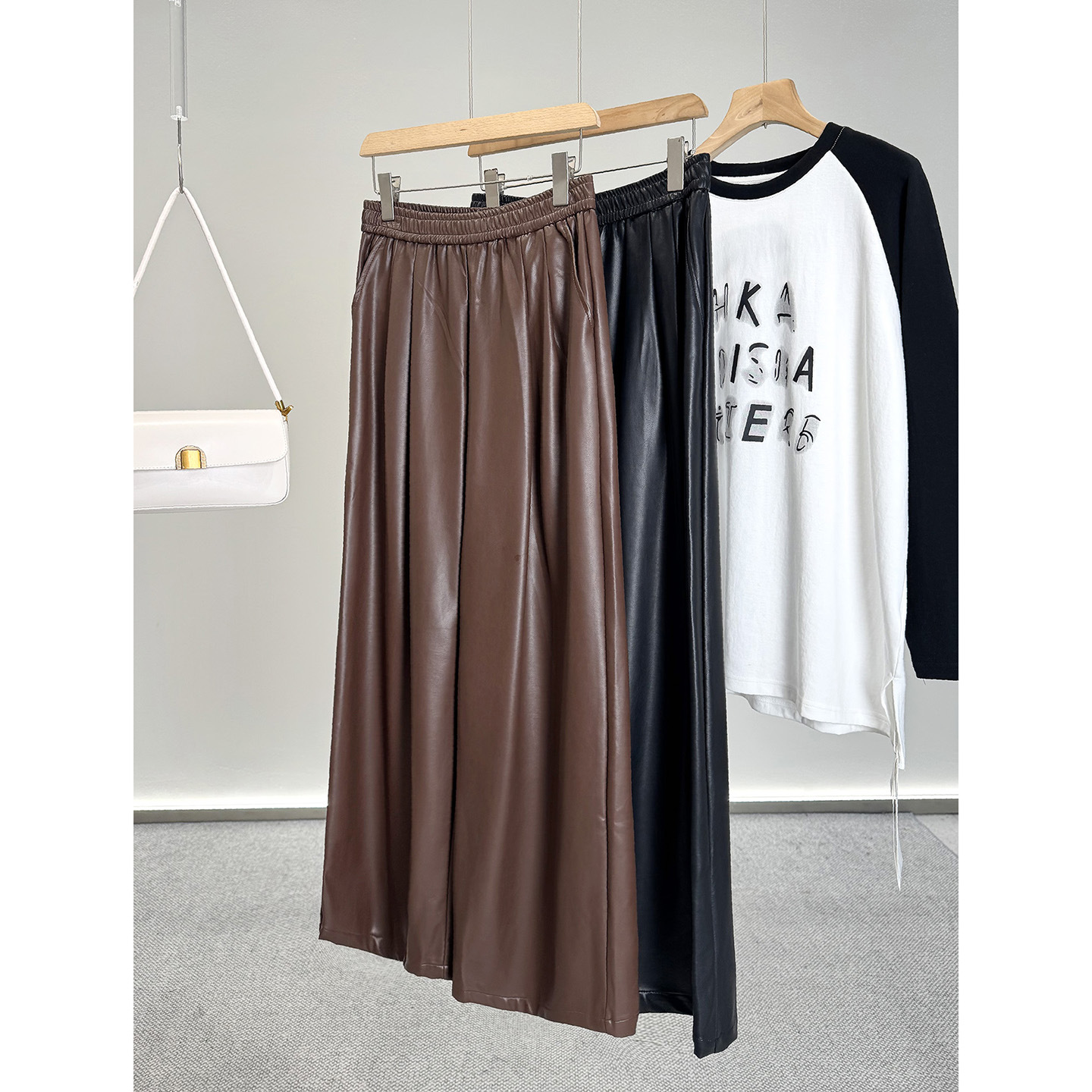 2025秋冬高级磨毛内里人造革皮裤阔腿裤垂感显瘦直筒裤女N3242