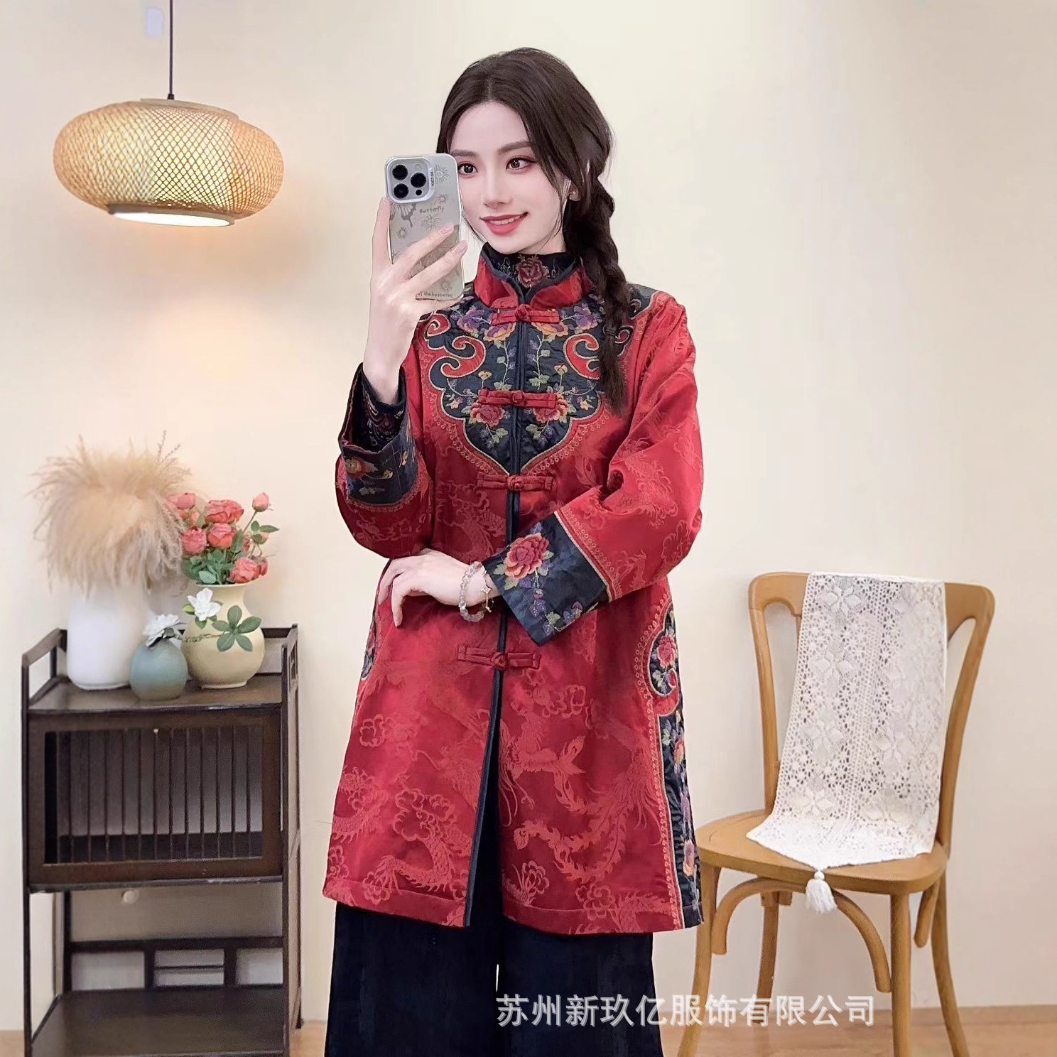 2025新款新中式复古国风缎面外套女民族风复古刺绣盘扣中长款风衣