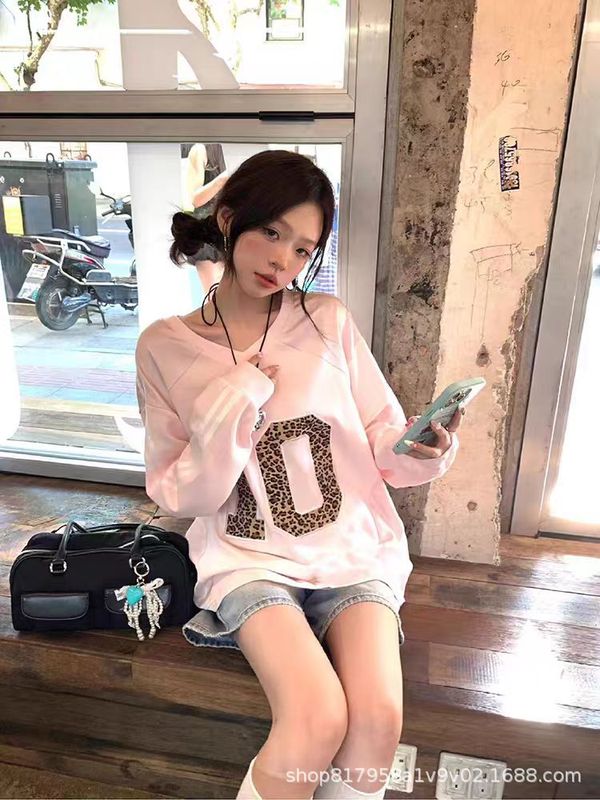 潮牌美式粉色V领球衣长袖t恤女春季2025新款oversize豹纹印花上衣|undefined