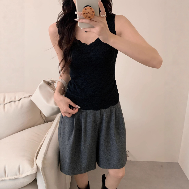 2025 New Autumn Style Piece Flower Craft V Neck Full Lace Bottoming Camisole Can Be Worn Outside and Comes with Built-In Cup Women's Clothing