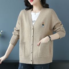 2024新型女装上着中年の母はゆったりとした大きいサイズのセーターを着てカーディガンを編んで女性の秋冬服を着ます。
