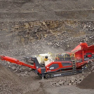 Sandvik Toro QI340 中型履带移动反击式破碎站