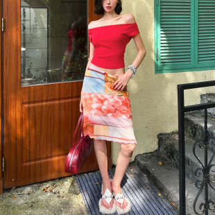 �羳�W���L2025�ļ��¿�Ů�bһ�ּ��U��¶��T����ӡ���Lȹ����ȹ
