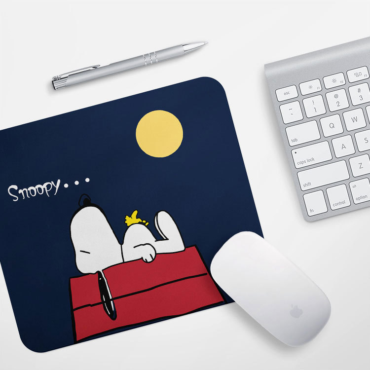 Dibujos animados Snoopy creativo escritorio pad alfombrilla de ratón engrosada antideslizante almohadilla de escritorio de oficina almohadilla de muñeca de tamaño pequeño