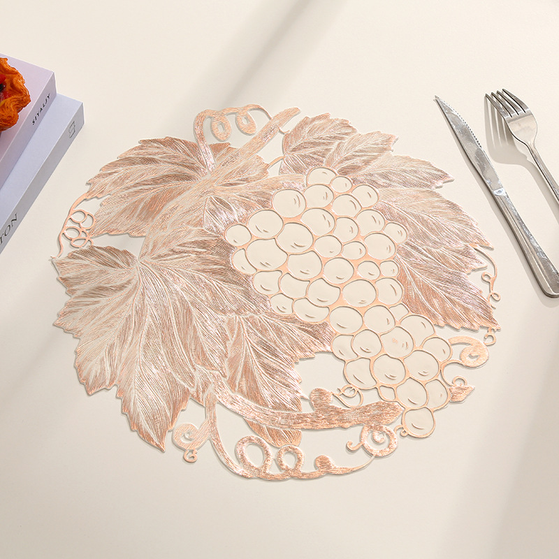 Nuevo tapete de mesa de uva creativo, mantel de PVC hueco de uva personalizado de Amazon, mantel de aislamiento térmico de comida occidental de alta calidad