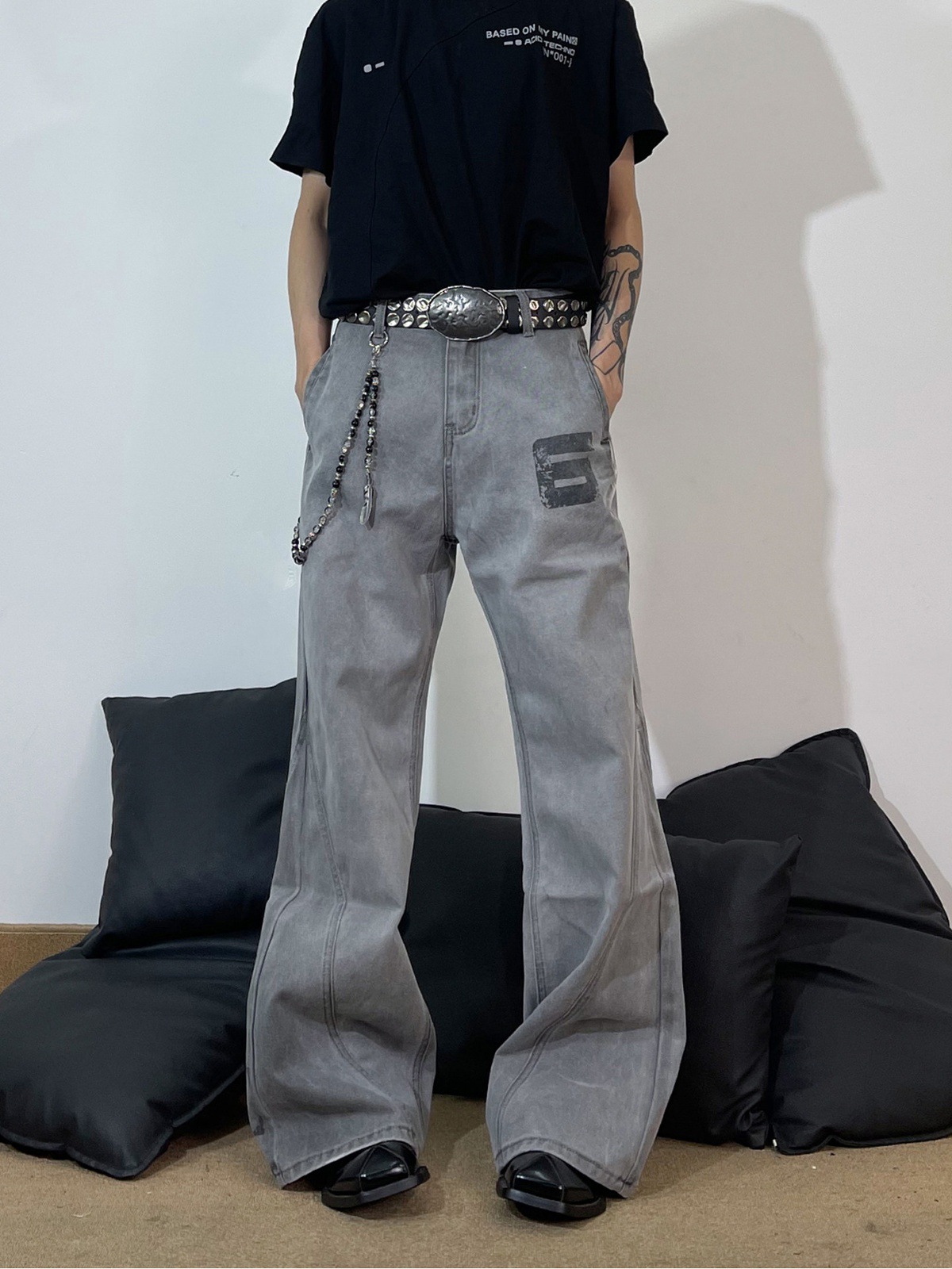 American High Street Style Washed Deconstructed Curved Blade Jeans For Men, Distressed And Vintage Style, With Vibe Letter Print_mkmklike.com