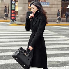 黒い両面の毛のコートの女性の新型の秋冬の高級な気質の洋風のヘップバーンの中の長いタイプのストラップの毛のコート