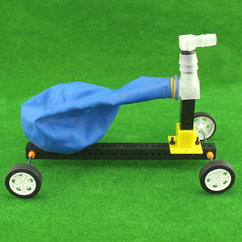 Coche con motor de globo