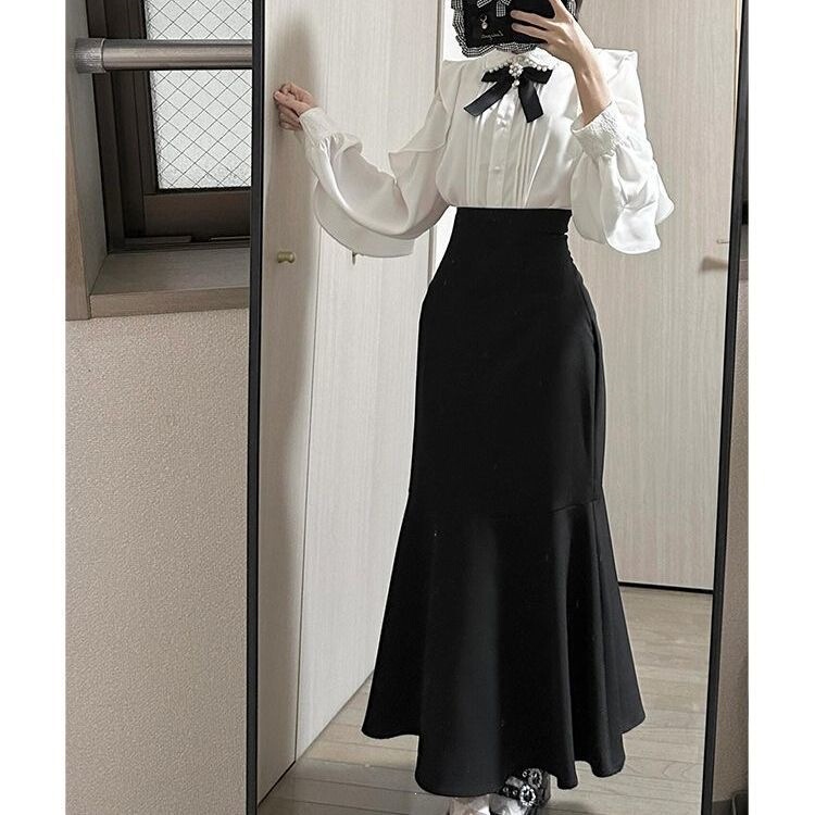 Cute Japanese-style shirt with lace trim, pearl-embellished top, and black fishtail skirt – a two-piece set Cute Japanese-style shirt with lace trim, pearl-embellished top, and black fishtail skirt – a two-piece set