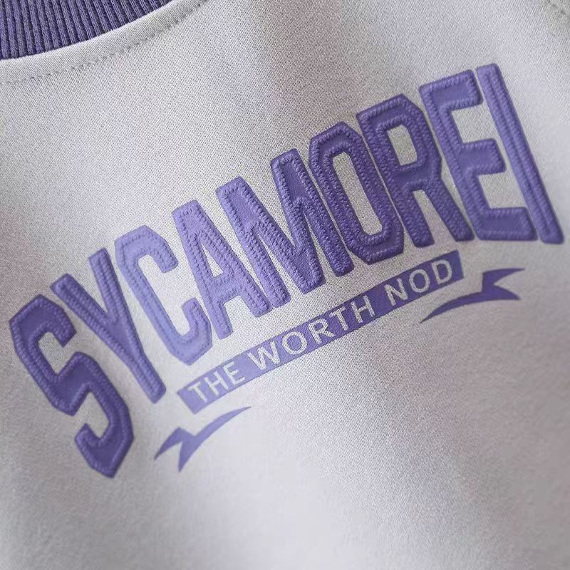 Barnset med hoodie och byxor för hösten_voghion.com