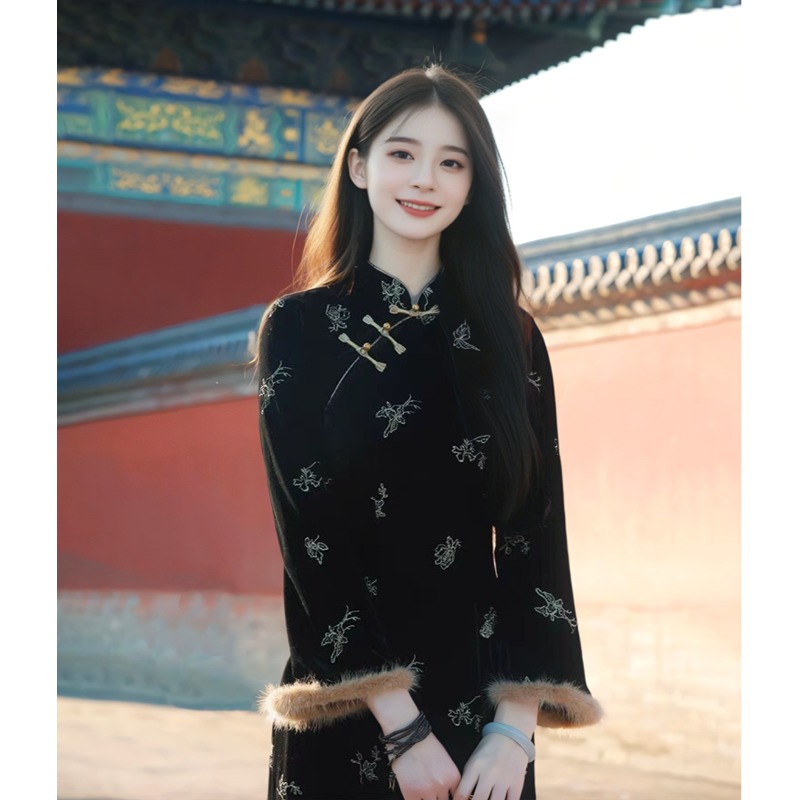 레트로 센스 새로운 중국 스타일 청삼 브론 징 벨벳 슬림 핏 원피스 가을 겨울 2024