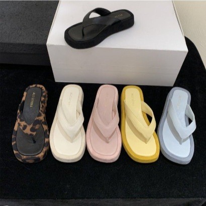 豹纹法式人字拖鞋女2025新款夏外穿仙女风凉鞋海边沙滩厚底夹趾拖