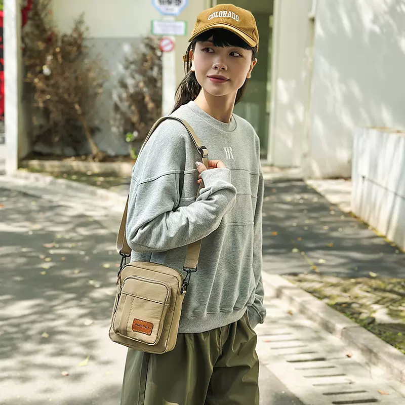 新款时尚潮流男女通用小型休闲帆布邮差包轻便斜挎包旅行单肩包25